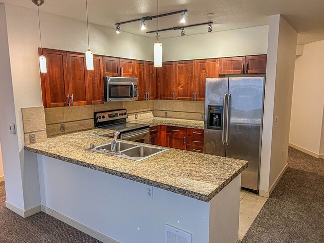 Building Photo - Beautiful Condo in the Heart of Ballard!