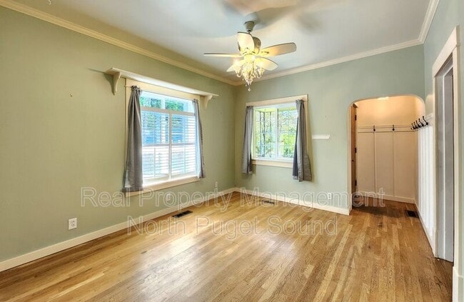Building Photo - 2115 Oakes Ave
