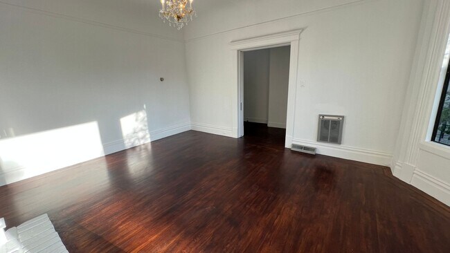Building Photo - 1420-1424 9th Ave