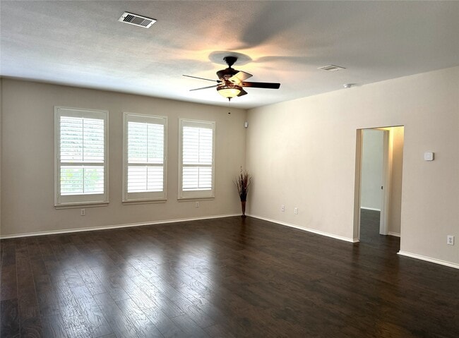 Building Photo - 1707 Magnolia Lake Ln