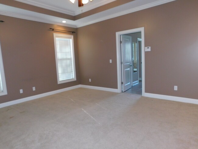 Building Photo - Spacious Four Bedroom!!!