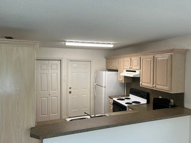 Building Photo - 2920 W Parnell St