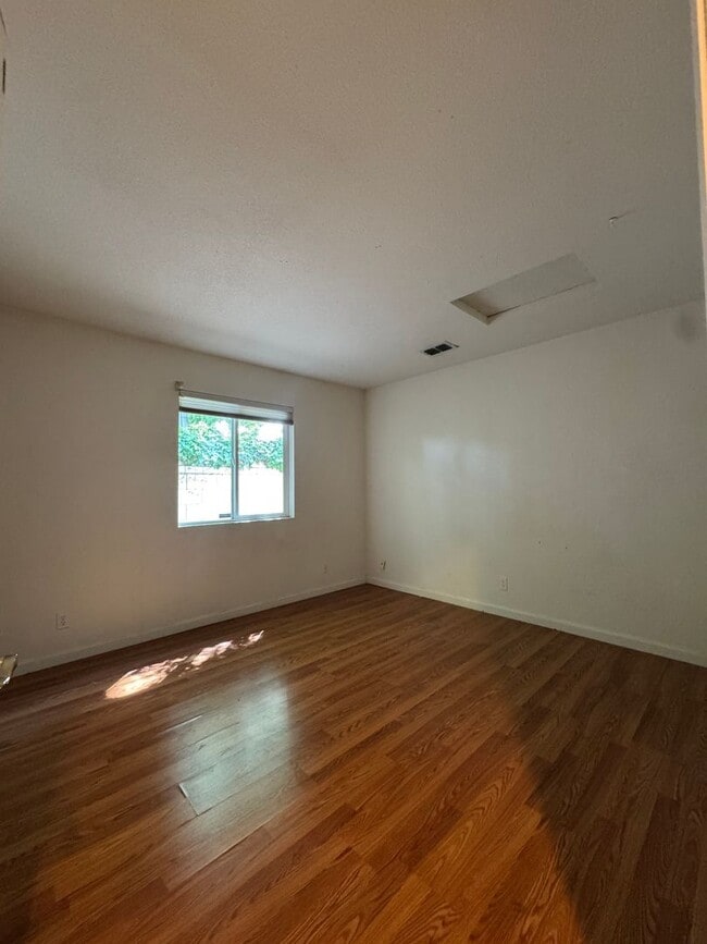 Building Photo - Beautiful Laguna West Home in Elk Grove, 3 Bedrooms, 2 Bathrooms, Quiet Cul-de-Sac