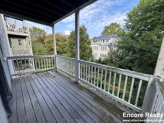 Building Photo - 23 Tufts St