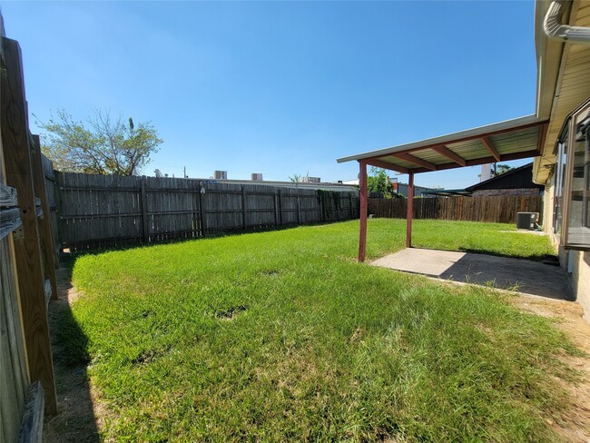 Building Photo - 14822 Sheffield Terrace