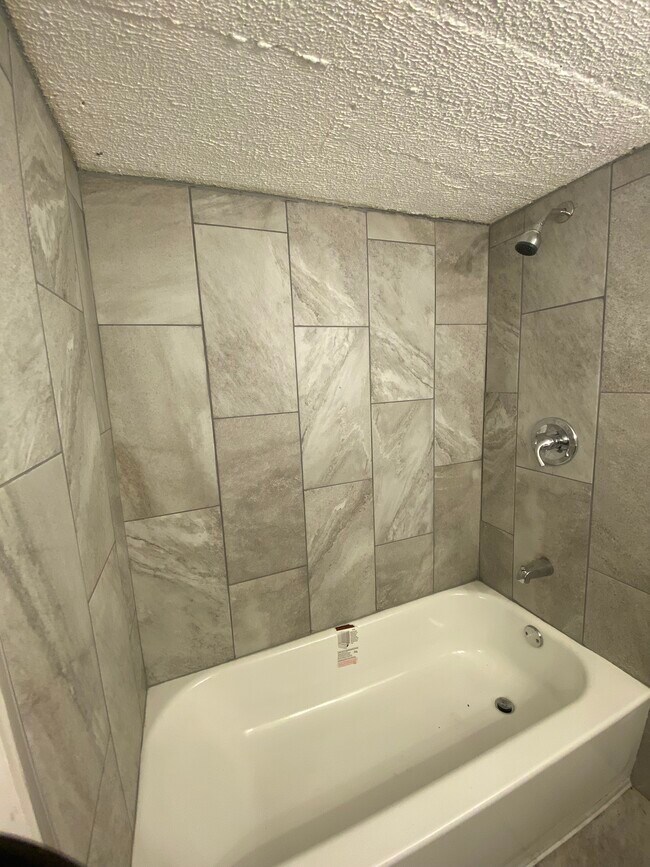 Building Photo - 4046 Tylor Blvd-4