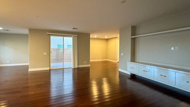 Building Photo - 4-bed, 2.5 bath, 2,498 sq ft home in Mount...