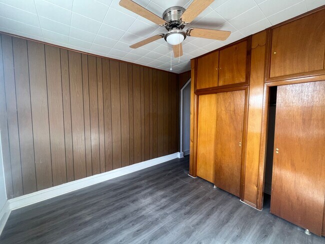Building Photo - PHA only 3 bedroom, 1 bathroom house