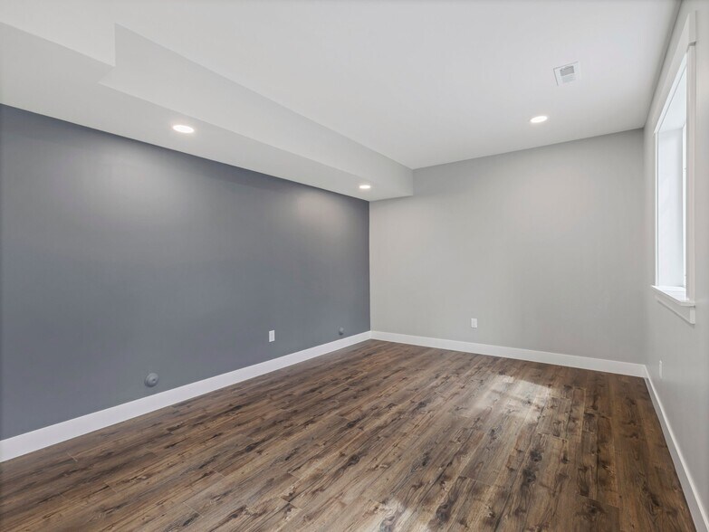 Building Photo - 1565 Hadleys View Dr