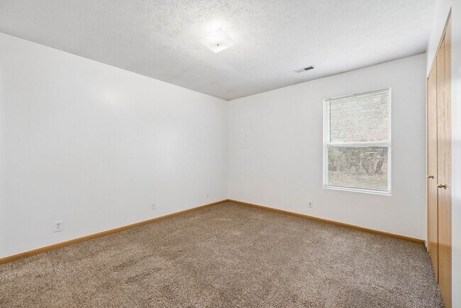 Building Photo - 600-602 Lamont