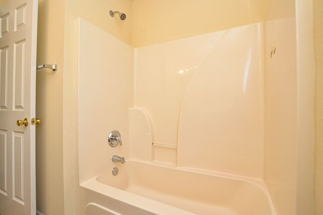 Building Photo - Charming 3 Bed, 2 Bath Home with fenced back yard!-**PRIMARY ON THE MAIN** COMING SOON!!!