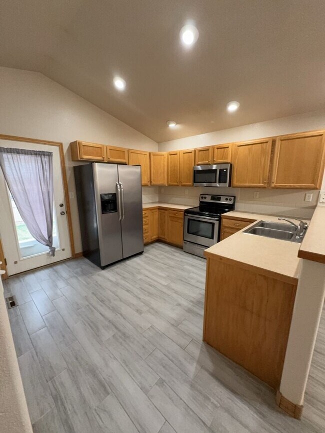 Building Photo - Move-In Ready Home in Wellington