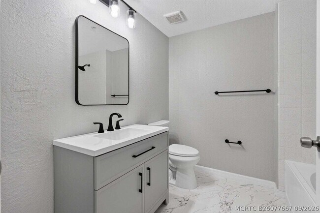 Building Photo - 3022 Alcazar Pl