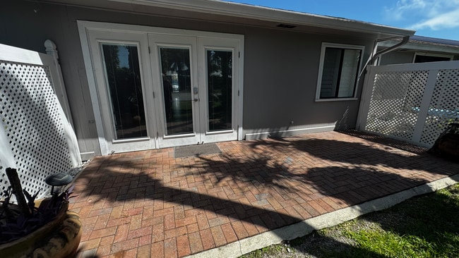 Building Photo - 163 Breezeway Ct