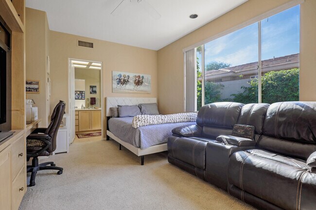 Building Photo - 496 Desert Holly Dr
