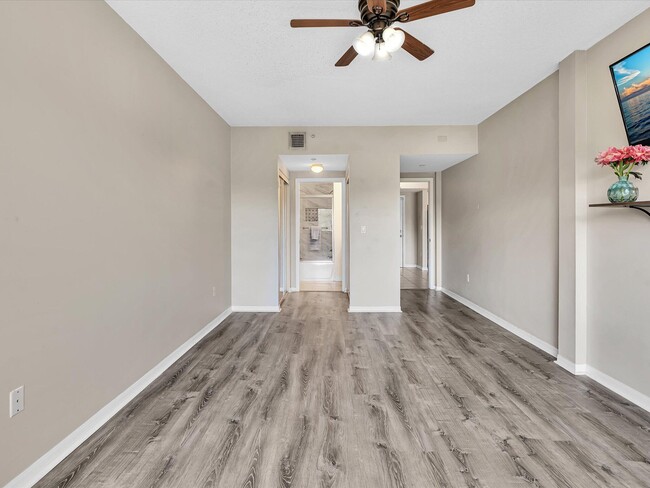 Building Photo - 2105 Lavers Cir