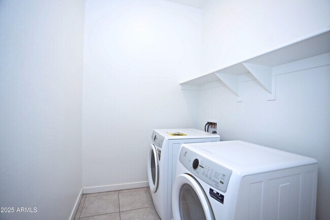 Building Photo - 4623 S 111th Dr