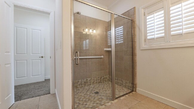 Building Photo - 143 Pine Lake Dr