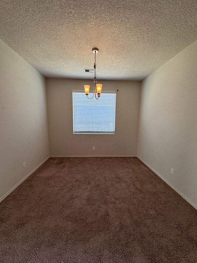 Building Photo - 4 bed home available now!