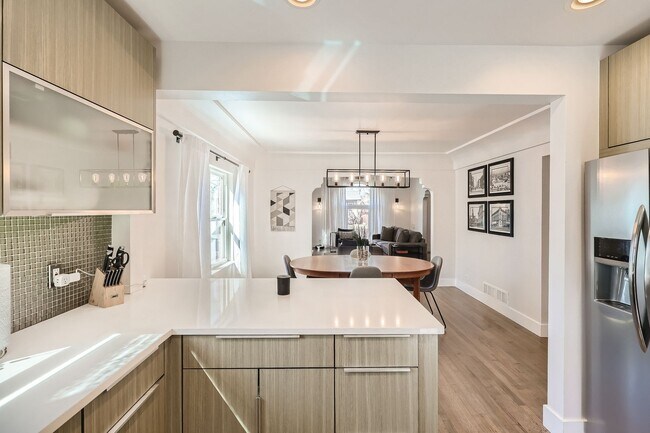 Building Photo - Available NOW! Fully Furnished 4 Bedroom 2 Bath Beautiful Home in Denver!