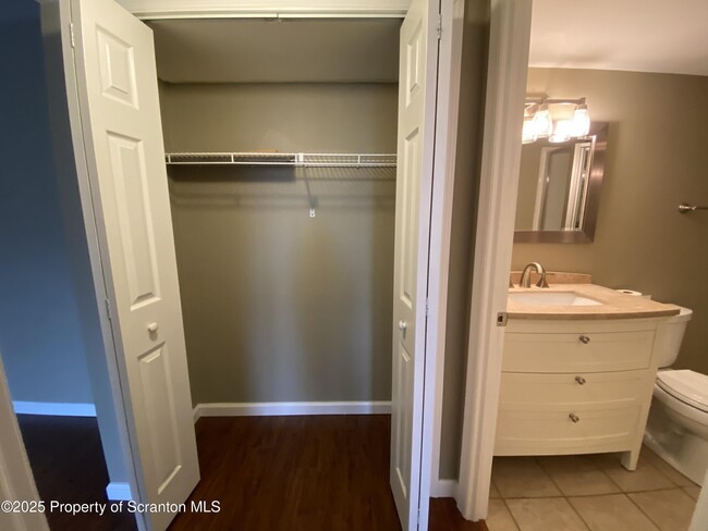 Building Photo - 1702 Summit Pointe