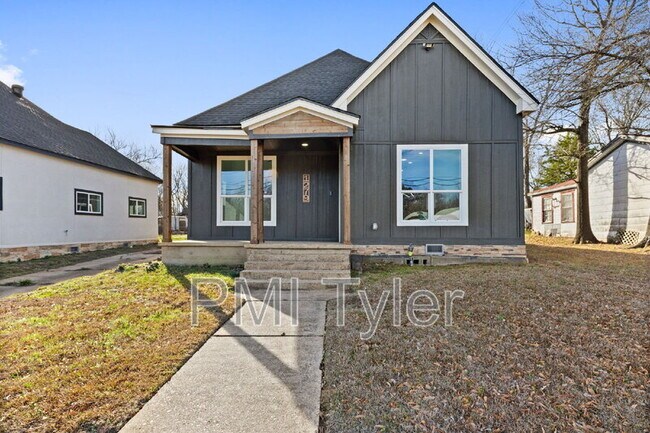 Building Photo - 1279 Bonham St