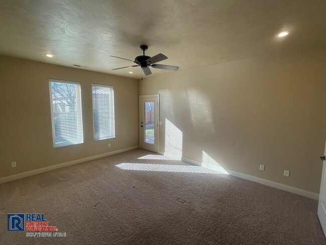 Building Photo - Large Washington Fields Home