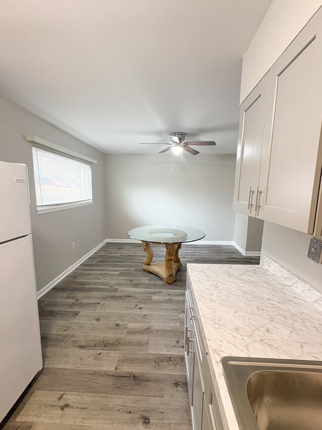 Building Photo - 1100 Skyland Dr