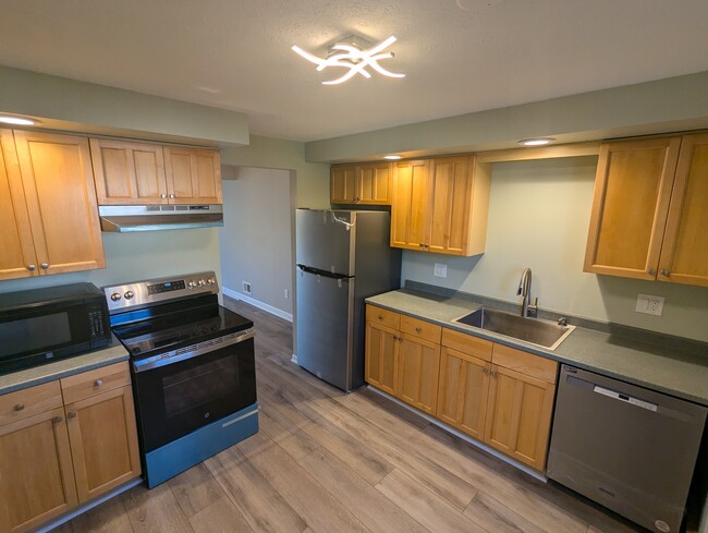 Kitchen with new stainless steel appliances - 9 Willowick Dr