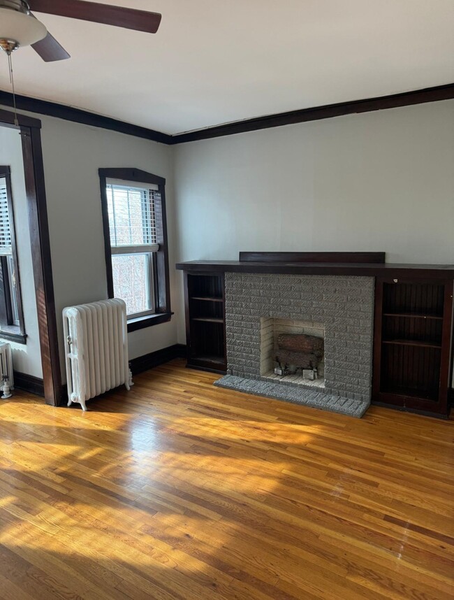 Building Photo - 806 Carpenter Ave