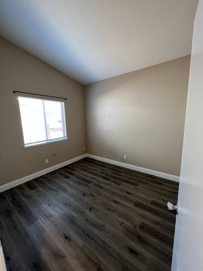 Building Photo - $2495.00 - GREAT NEIGHBORS - CENTRAL TO GR...