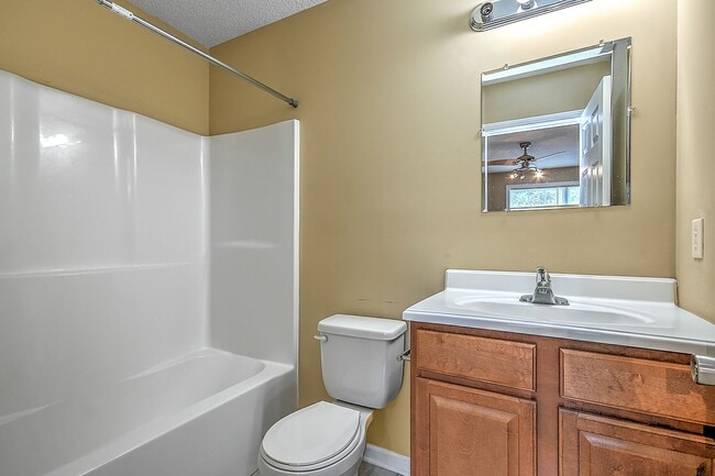 Building Photo - 132 Amanda Ln