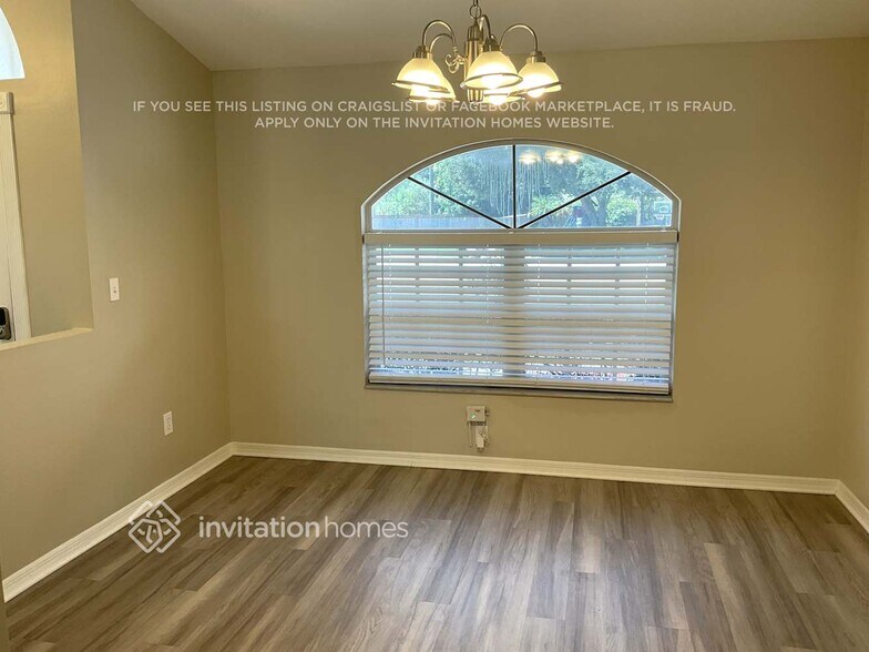 Building Photo - 888 Somerset Dr