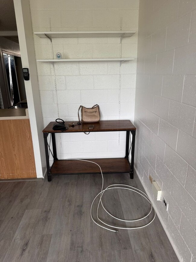 Building Photo - 868: MBC-608A