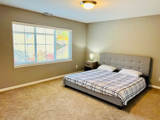 Building Photo - 9571 NW Harvest Hill Dr