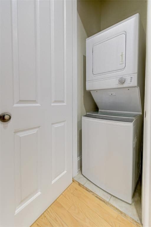 Building Photo - 7134 Mapleridge St