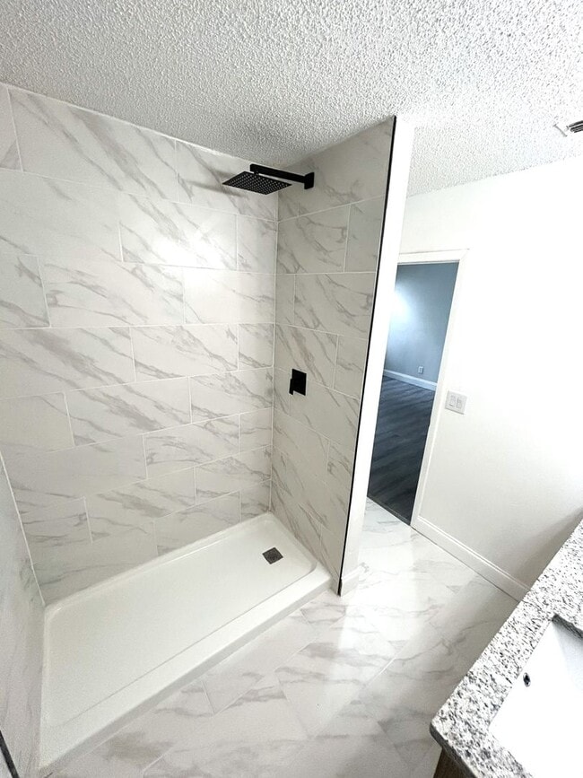 Building Photo - Carrollwood Gables Hideaway