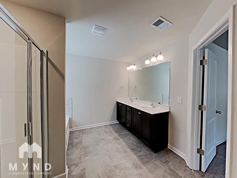 Building Photo - 1306 Sweetbriar Cir