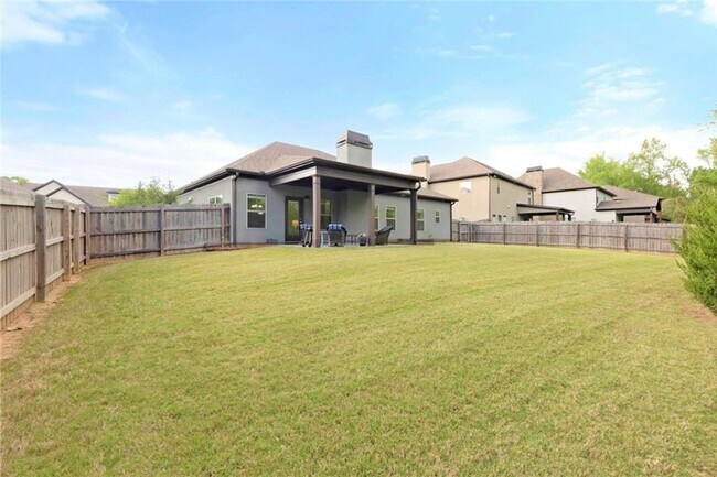 Building Photo - Beautiful Home in Tivoli