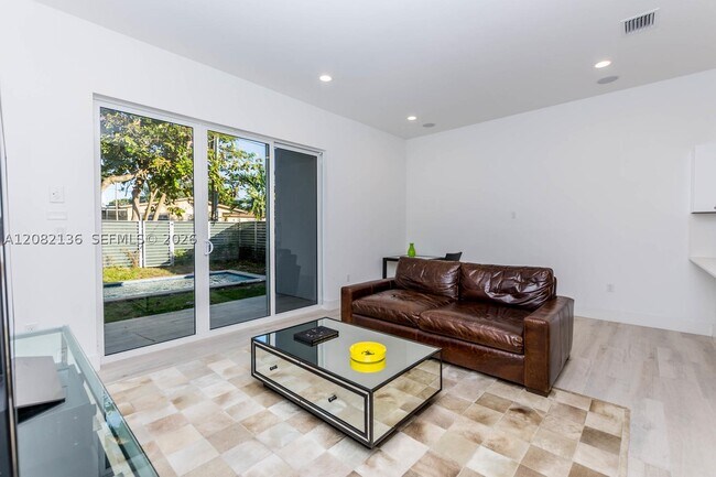 Building Photo - 2875 SW 33rd Ct