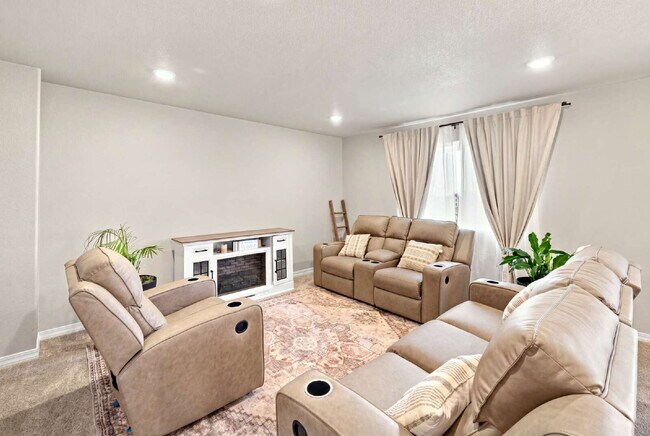 Building Photo - Beautiful 2025-Built 5 Bedroom Home with Finished Walk-Out Basement