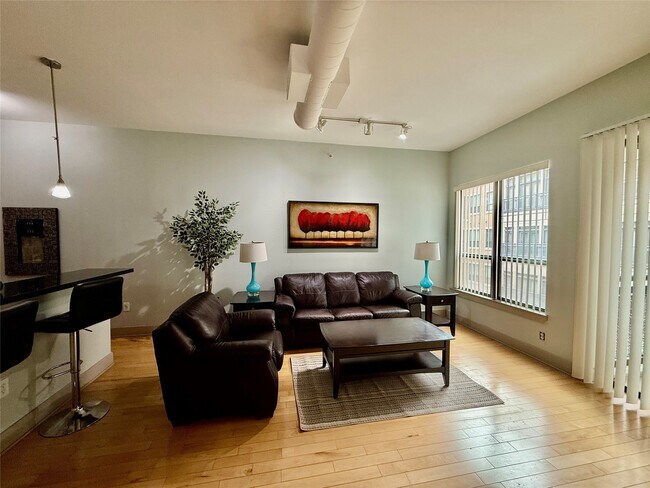 Building Photo - 1901 Post Oak Blvd