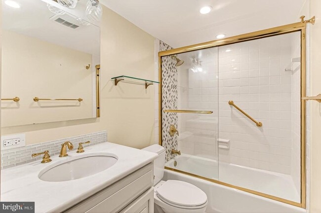 Building Photo - 1101 S Arlington Ridge Rd