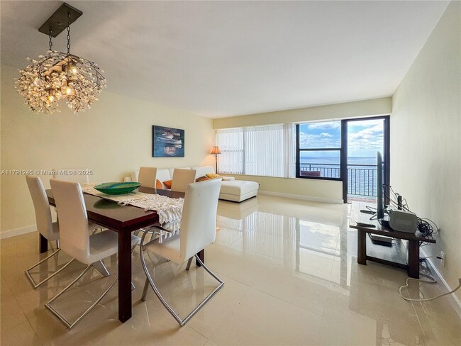 Building Photo - 3800 Galt Ocean Dr