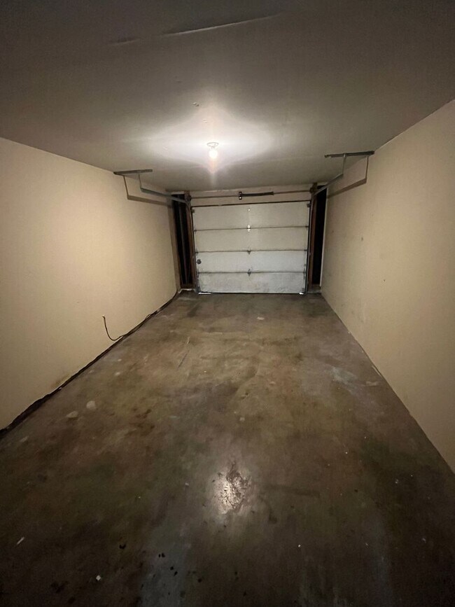 Building Photo - 18950 NW Shadow Ln