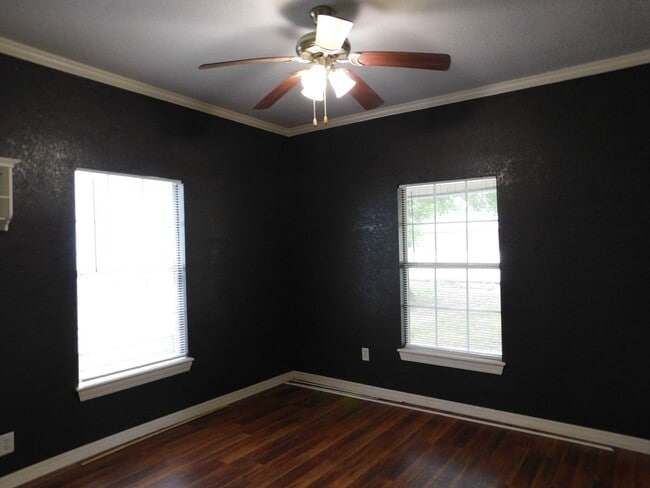 Building Photo - Newly Renovated 2 Bedroom House