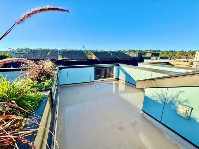 Building Photo - Stunning Fremont Townhome - Incredible Loc...