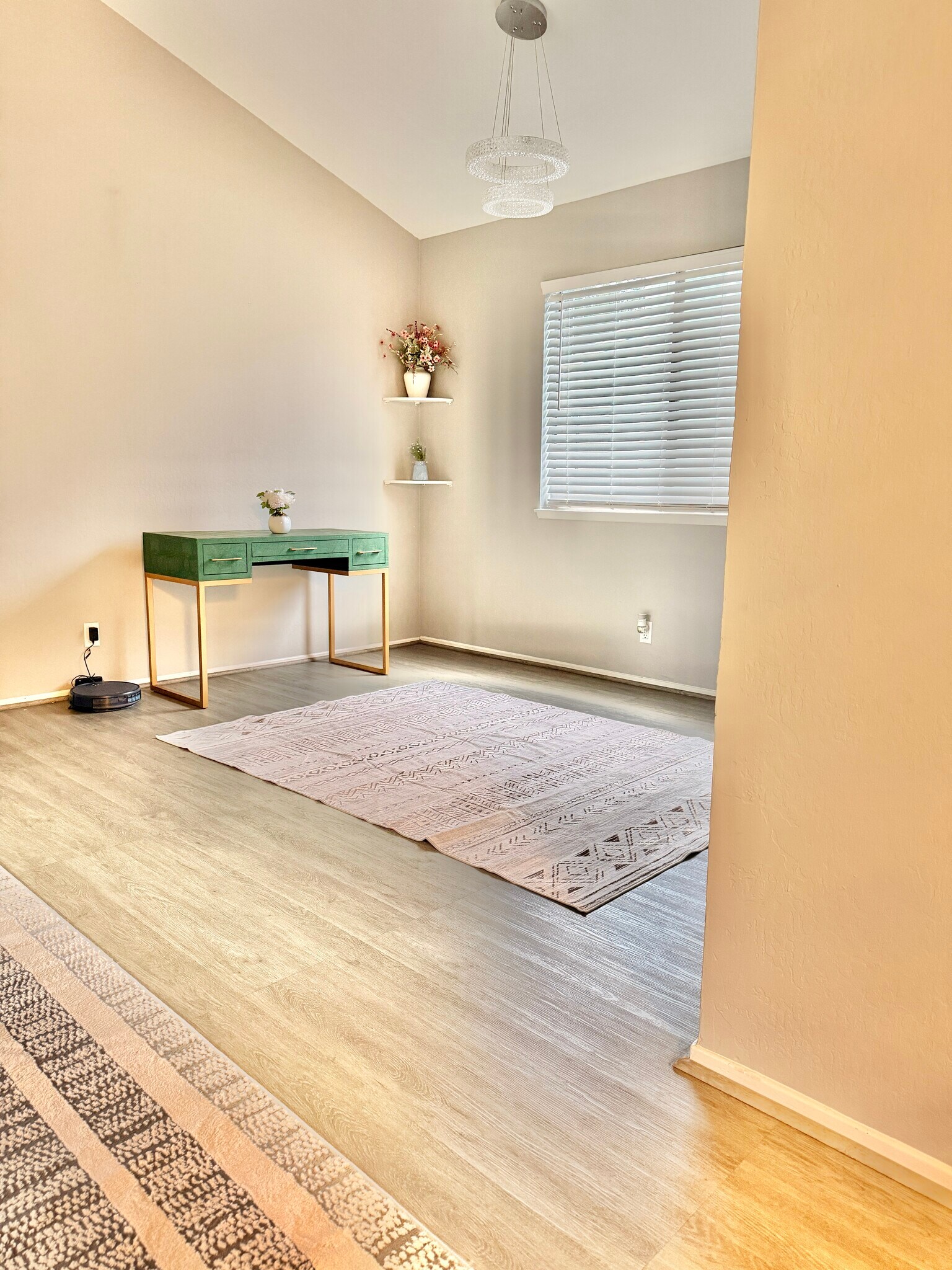 Study Corner - 1072 Maywood Ln