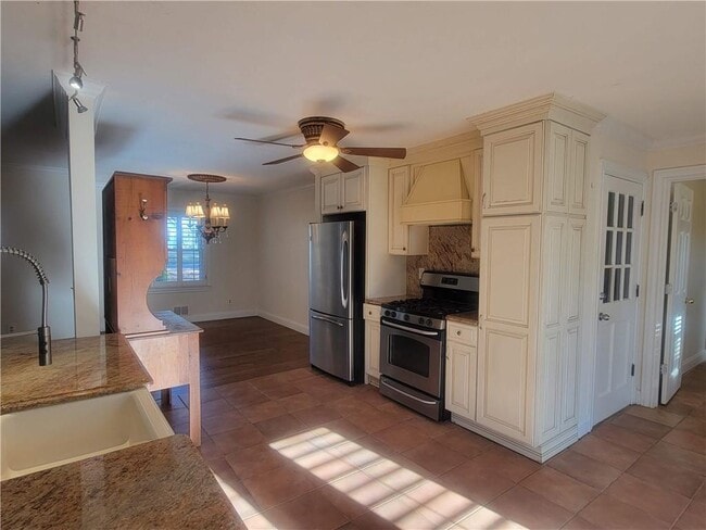 Building Photo - 3740 Clubland Dr