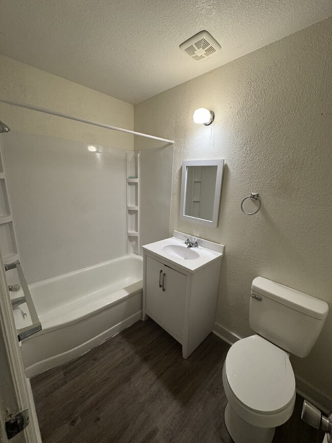 Building Photo - 816 S Water St